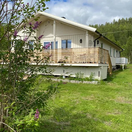Brygghaugen, Midt Pa Villa Senja